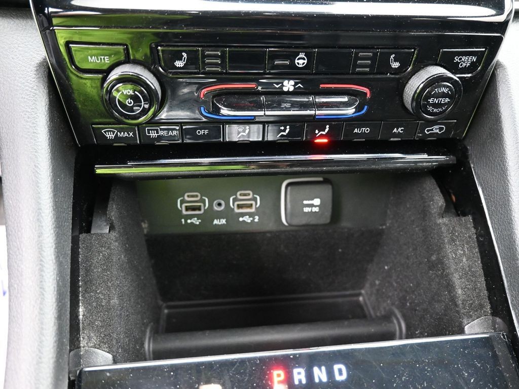 Jeep Grand Cherokee L Vehicle Full-screen Gallery Image 14