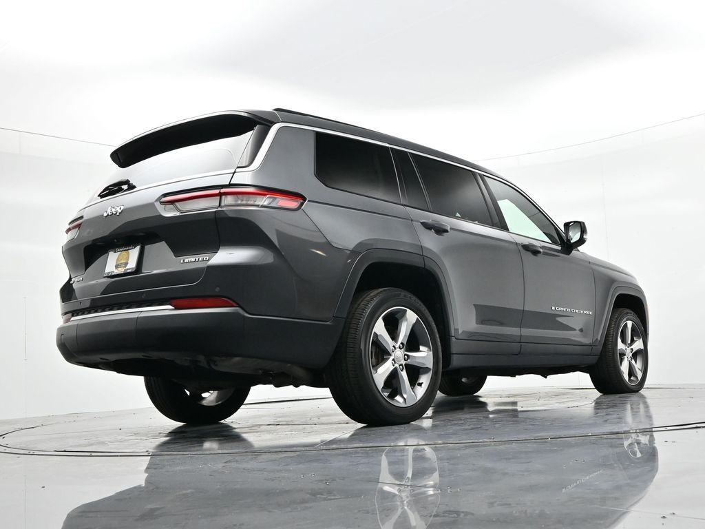 Jeep Grand Cherokee L Vehicle Full-screen Gallery Image 21