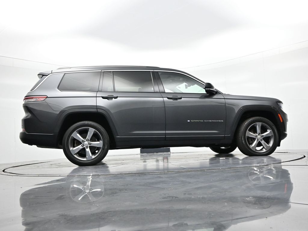 Jeep Grand Cherokee L Vehicle Full-screen Gallery Image 22