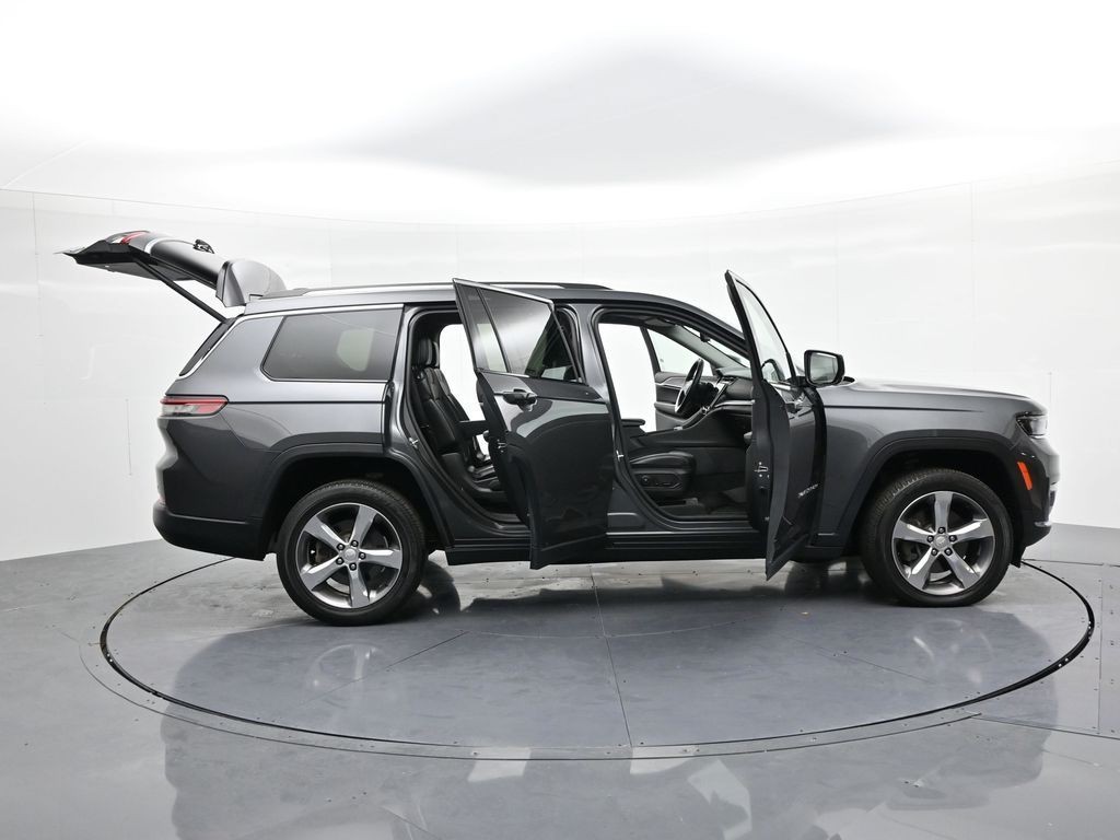 Jeep Grand Cherokee L Vehicle Full-screen Gallery Image 23