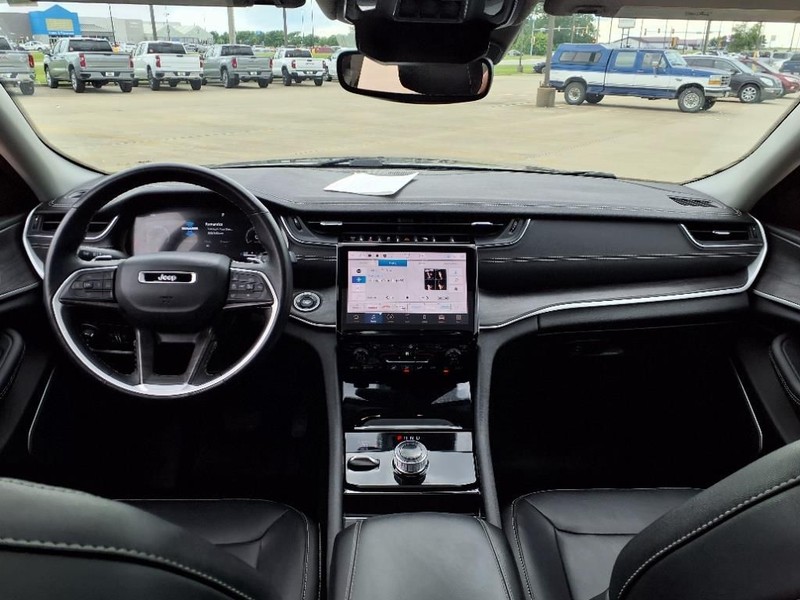 Jeep Grand Cherokee L Vehicle Full-screen Gallery Image 8