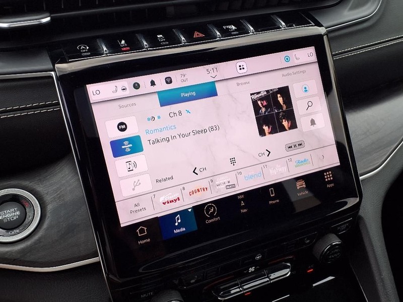 Jeep Grand Cherokee L Vehicle Full-screen Gallery Image 12