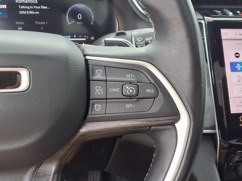 Jeep Grand Cherokee L Vehicle Full-screen Gallery Image 17