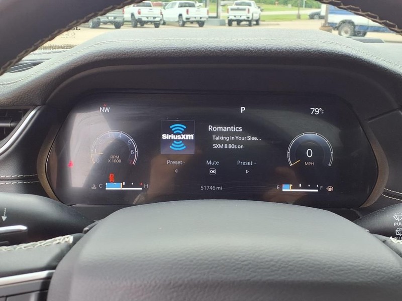 Jeep Grand Cherokee L Vehicle Full-screen Gallery Image 18