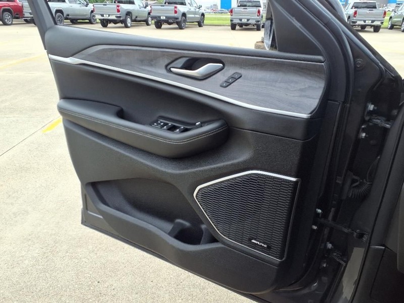 Jeep Grand Cherokee L Vehicle Full-screen Gallery Image 19