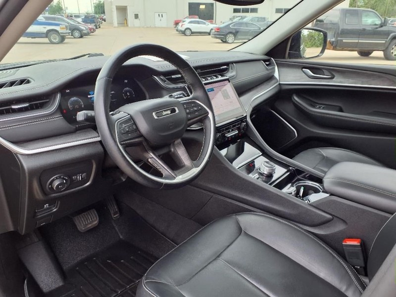 Jeep Grand Cherokee L Vehicle Full-screen Gallery Image 20