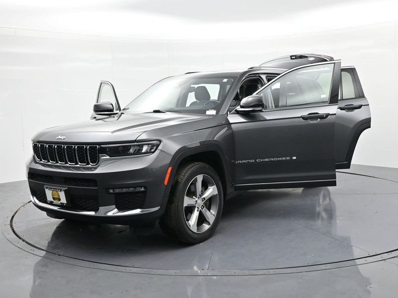 Jeep Grand Cherokee L Vehicle Full-screen Gallery Image 25