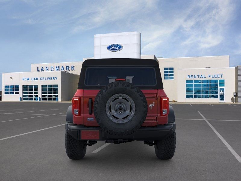 Ford Bronco Vehicle Full-screen Gallery Image 5