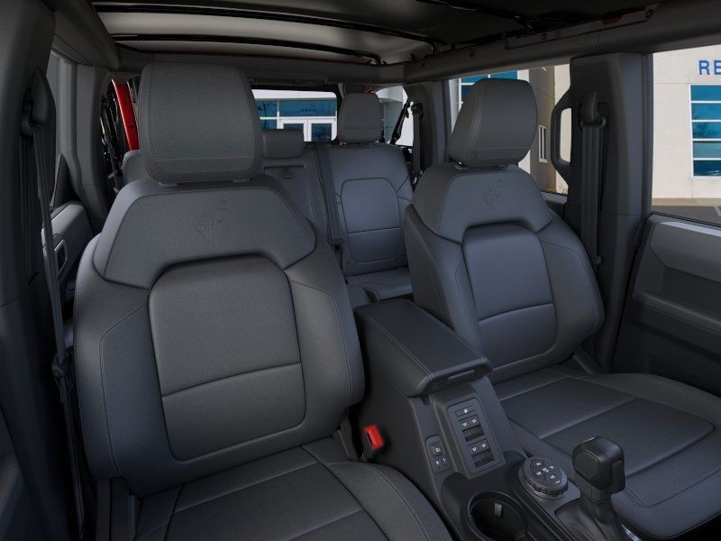 Ford Bronco Vehicle Full-screen Gallery Image 10