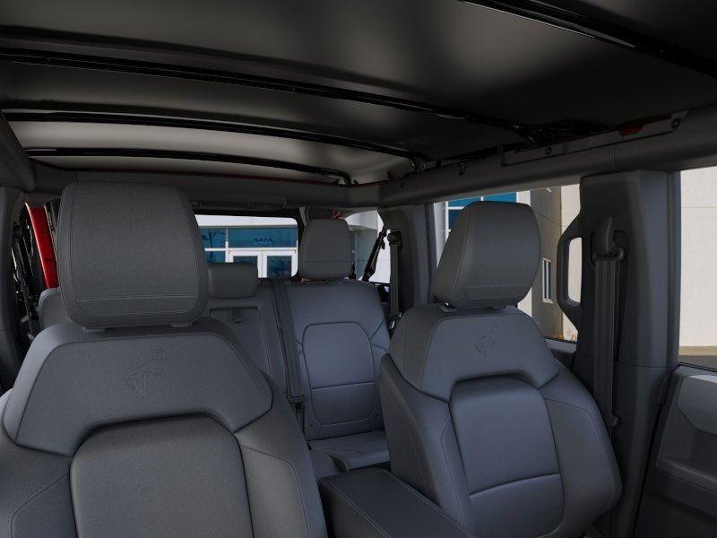 Ford Bronco Vehicle Full-screen Gallery Image 12