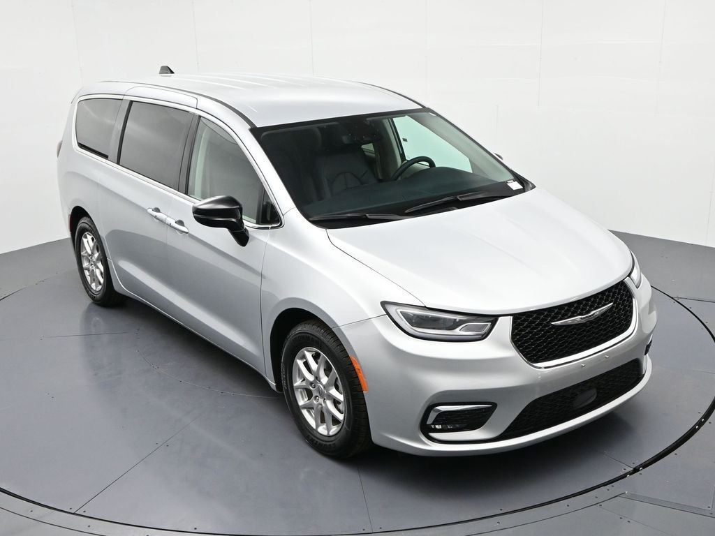 Chrysler Pacifica Vehicle Full-screen Gallery Image 14