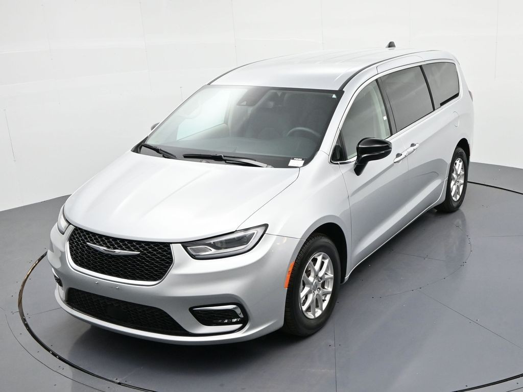 Chrysler Pacifica Vehicle Full-screen Gallery Image 16