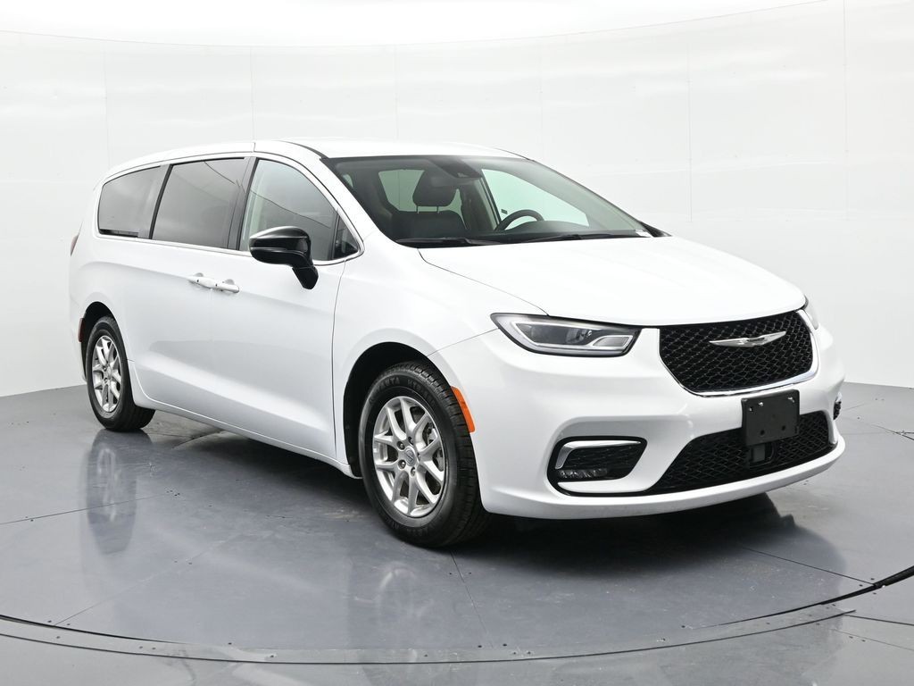 Chrysler Pacifica Vehicle Full-screen Gallery Image 04