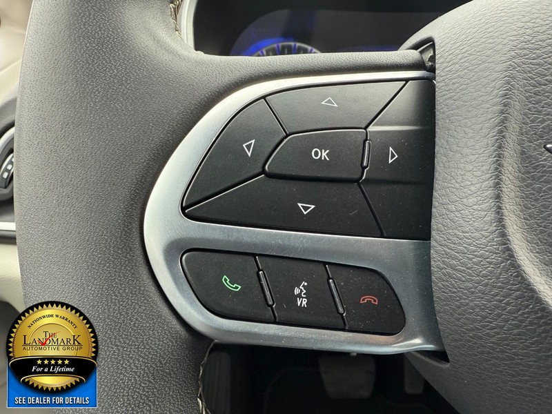 Chrysler Pacifica Vehicle Full-screen Gallery Image 10