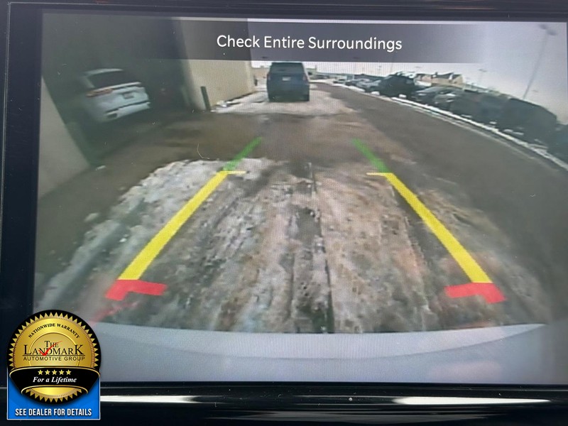 Chrysler Pacifica Vehicle Full-screen Gallery Image 13