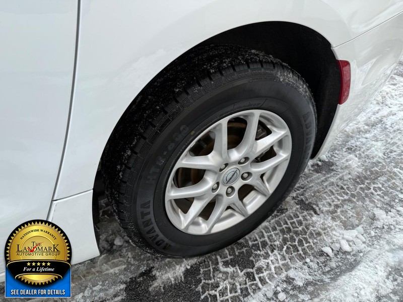 Chrysler Pacifica Vehicle Full-screen Gallery Image 21