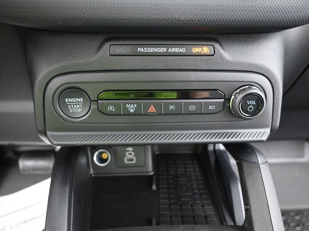 Ford Bronco Sport Vehicle Full-screen Gallery Image 11