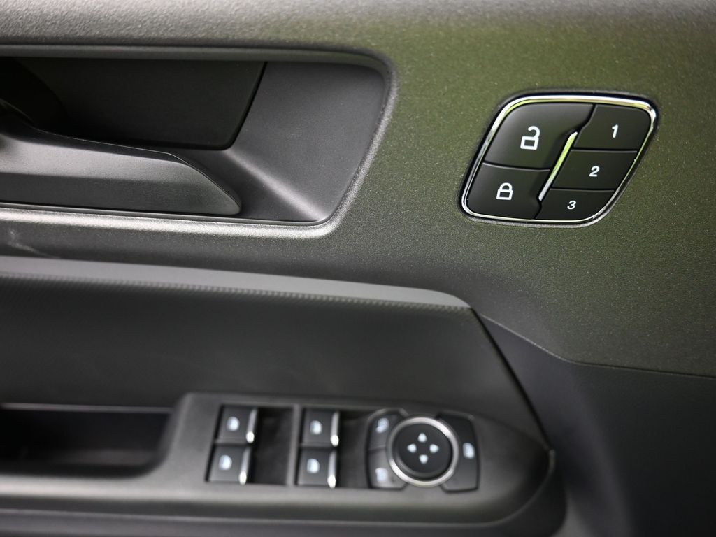 Ford Bronco Sport Vehicle Full-screen Gallery Image 15