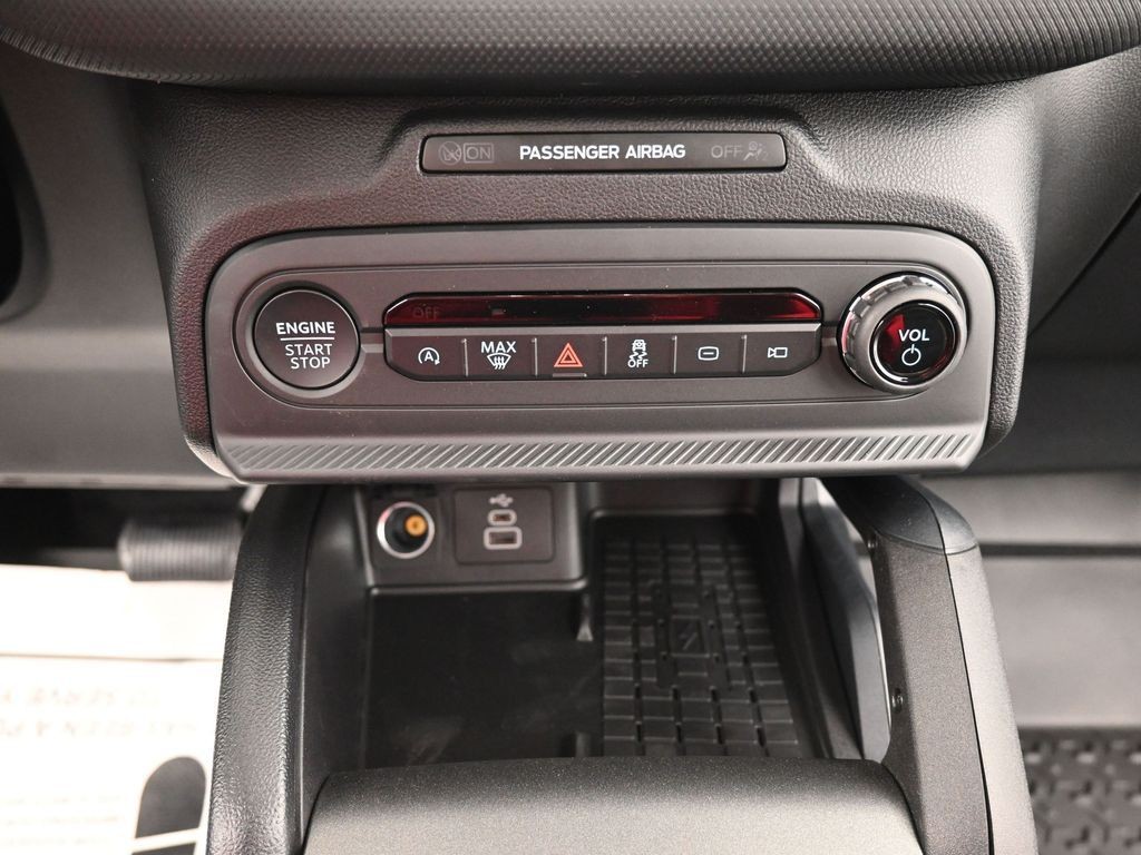 Ford Bronco Sport Vehicle Full-screen Gallery Image 11