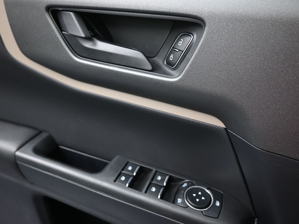 Ford Bronco Sport Vehicle Full-screen Gallery Image 14