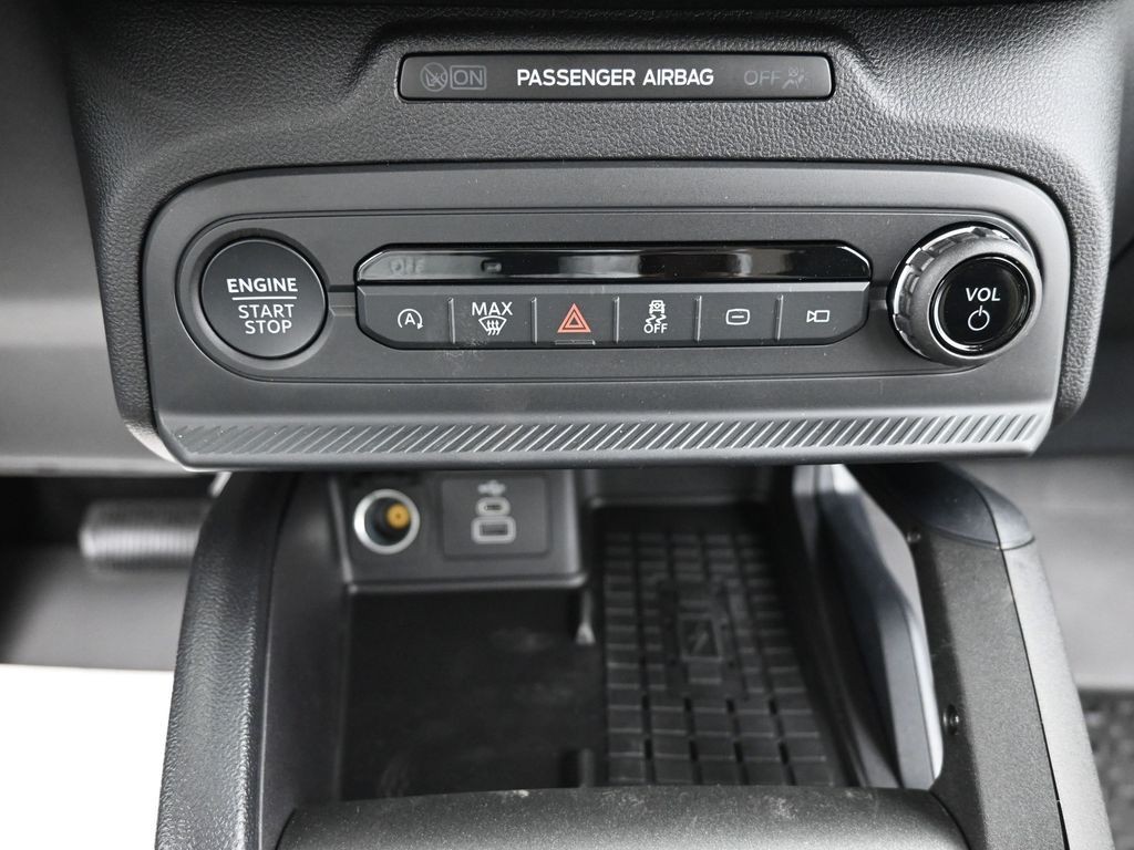 Ford Bronco Sport Vehicle Full-screen Gallery Image 12