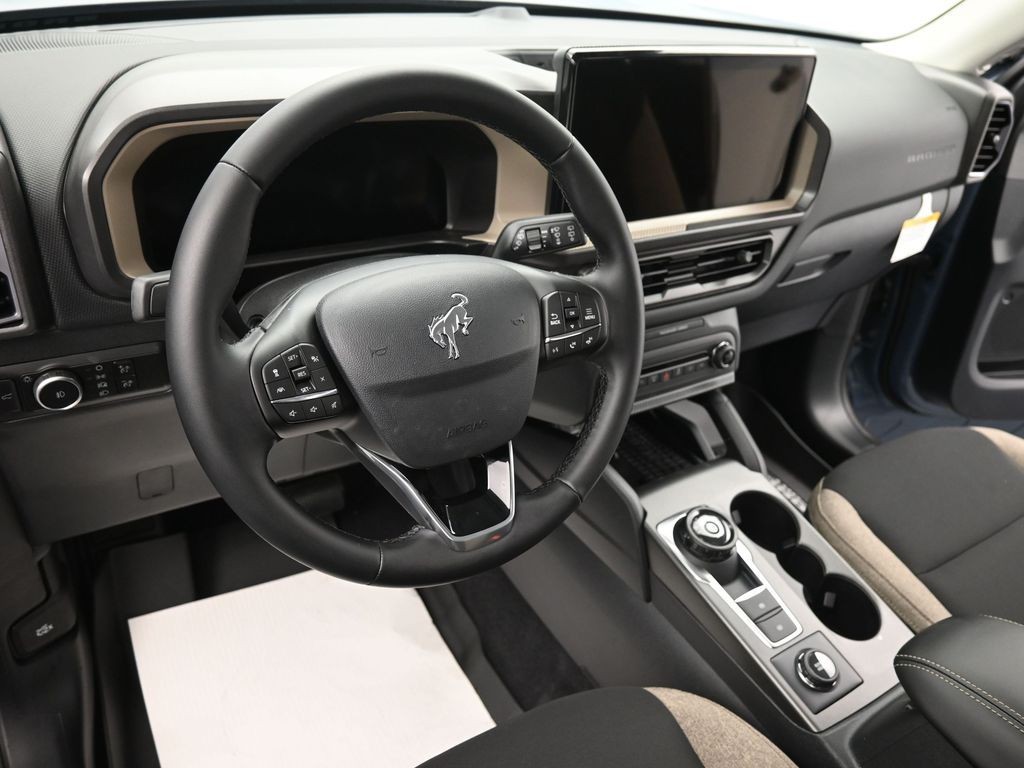 Ford Bronco Sport Vehicle Full-screen Gallery Image 16