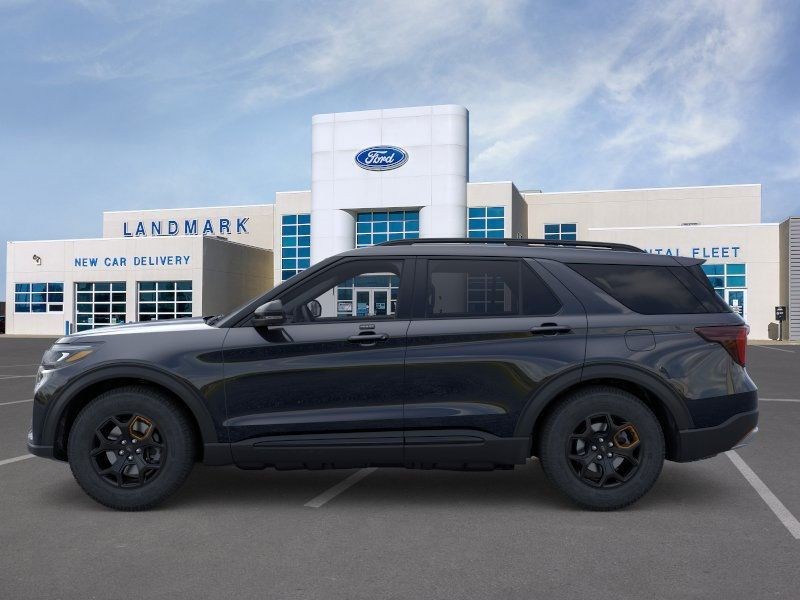 Ford Explorer Vehicle Full-screen Gallery Image 3