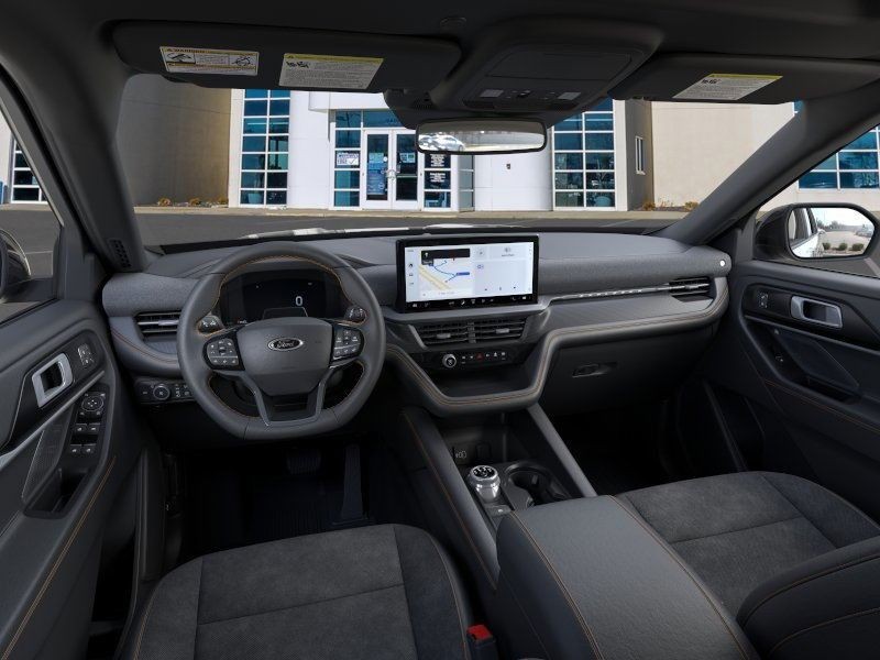 Ford Explorer Vehicle Full-screen Gallery Image 9