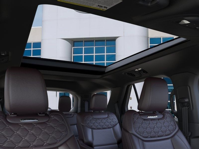 Ford Explorer Vehicle Full-screen Gallery Image 22