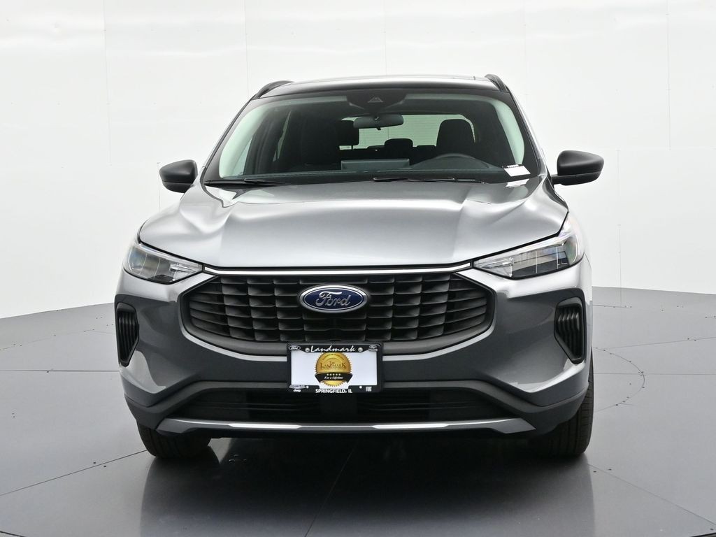 Ford Escape Vehicle Full-screen Gallery Image 3