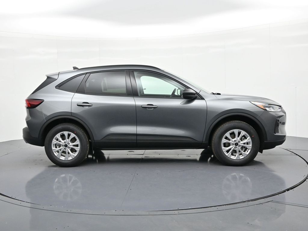 Ford Escape Vehicle Full-screen Gallery Image 5