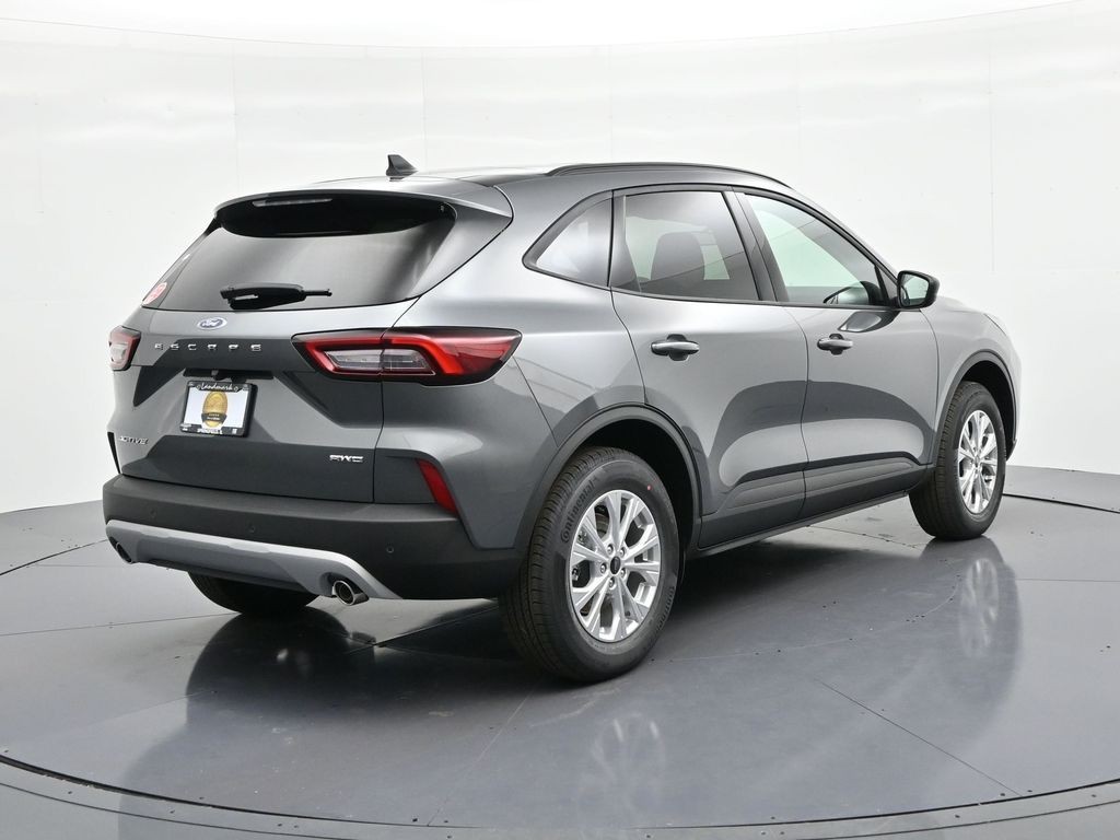 Ford Escape Vehicle Full-screen Gallery Image 6