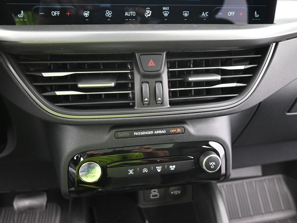 Ford Escape Vehicle Full-screen Gallery Image 10