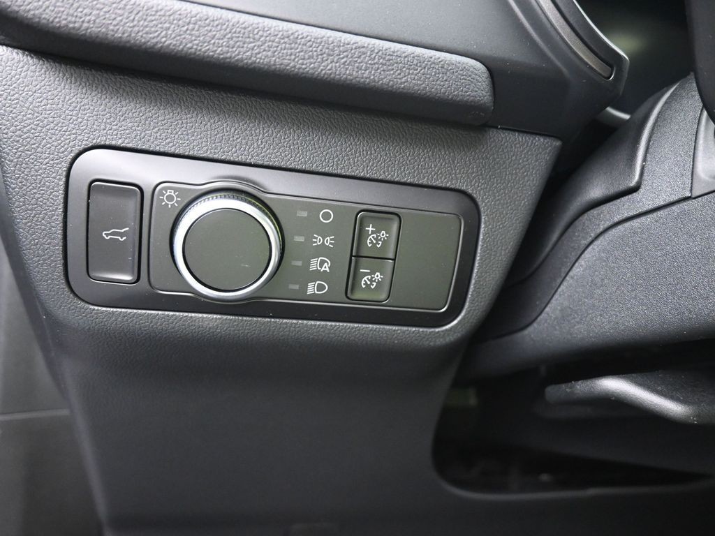 Ford Escape Vehicle Full-screen Gallery Image 15