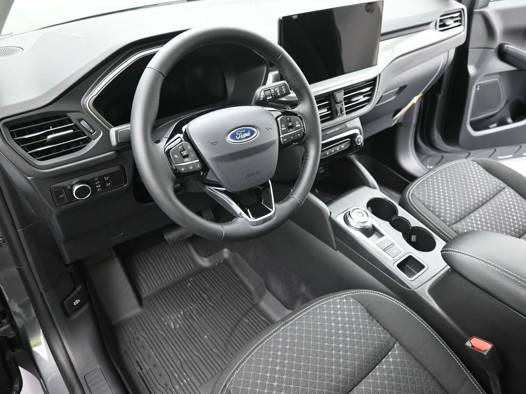 Ford Escape Vehicle Full-screen Gallery Image 17
