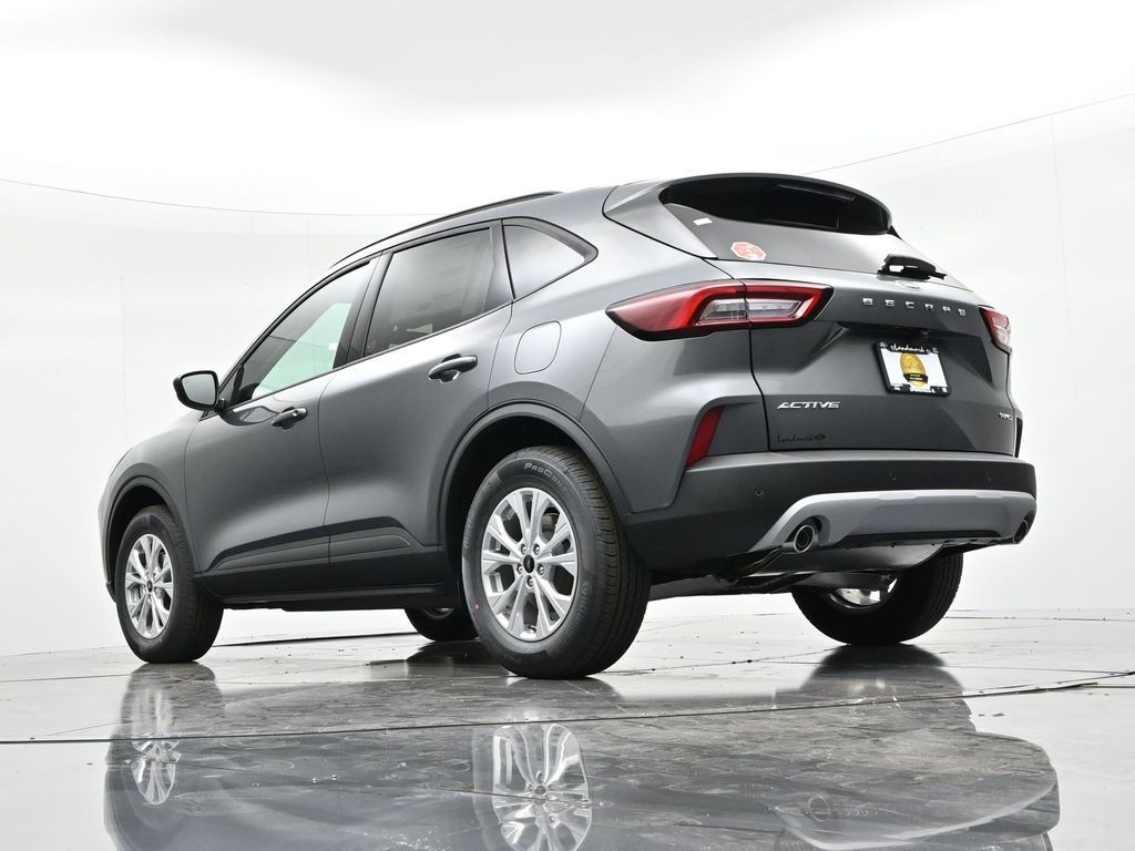 Ford Escape Vehicle Full-screen Gallery Image 22