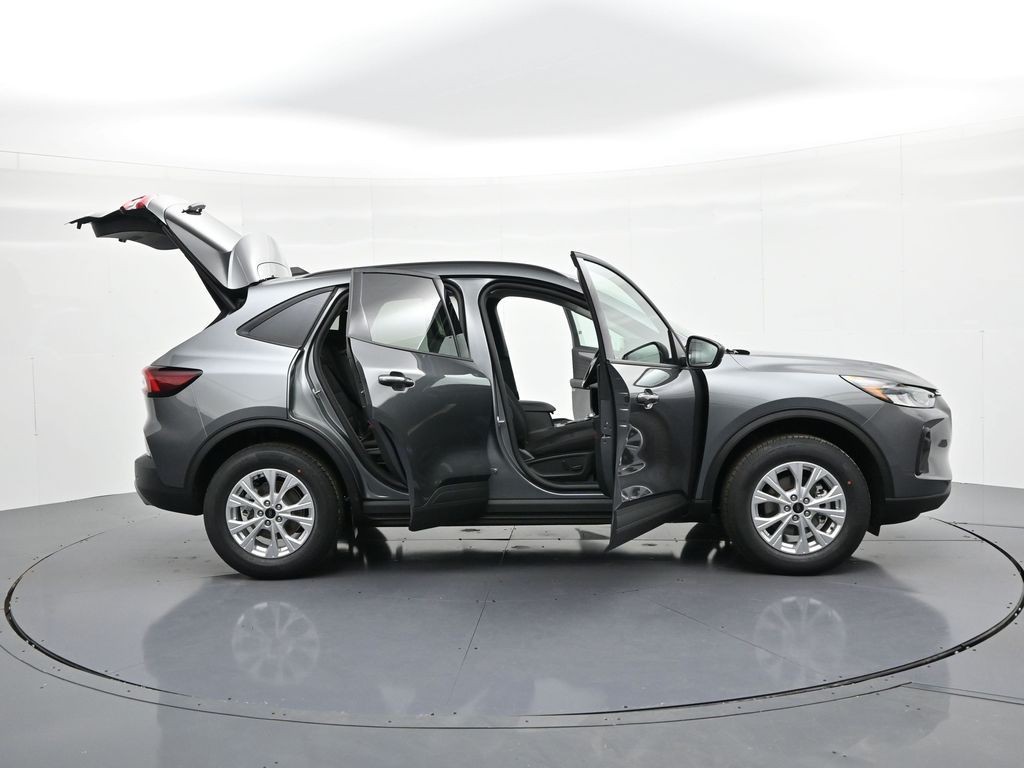 Ford Escape Vehicle Full-screen Gallery Image 26