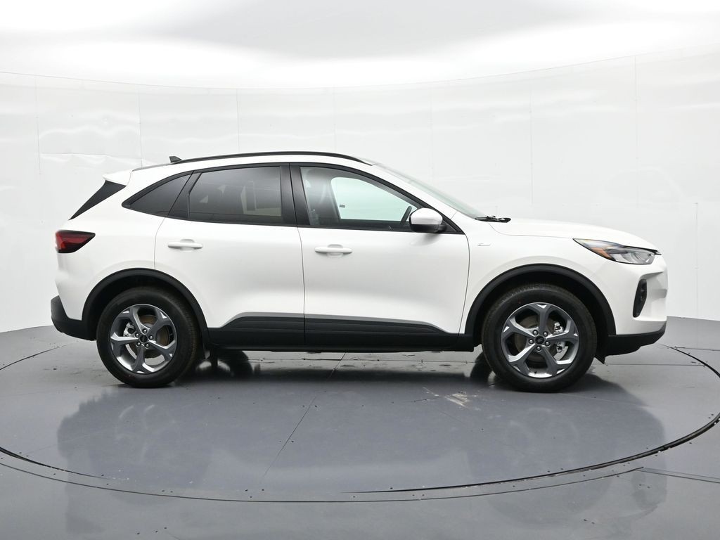 Ford Escape Hybrid Vehicle Full-screen Gallery Image 5