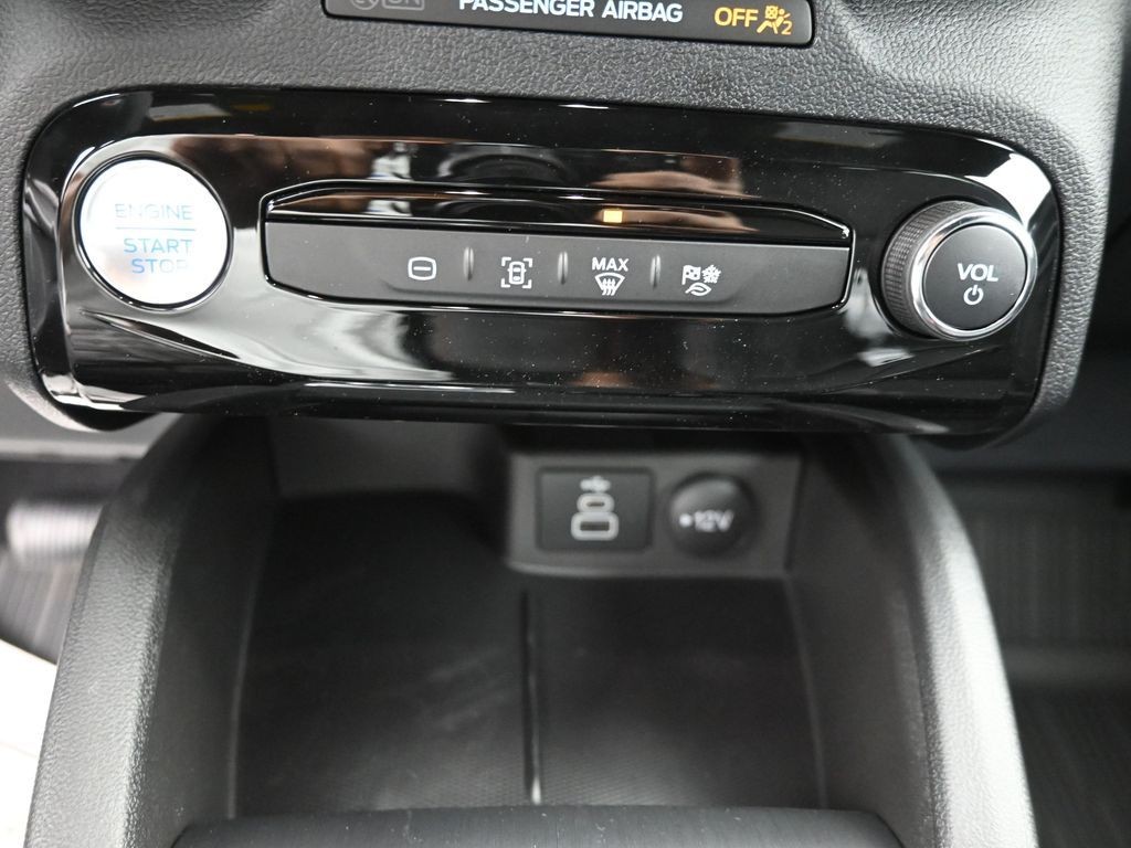 Ford Escape Hybrid Vehicle Full-screen Gallery Image 11