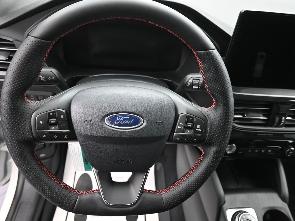 Ford Escape Hybrid Vehicle Full-screen Gallery Image 13