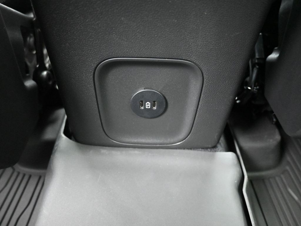 Ford Escape Hybrid Vehicle Full-screen Gallery Image 16