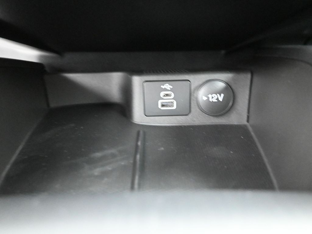 Ford Escape Hybrid Vehicle Full-screen Gallery Image 17