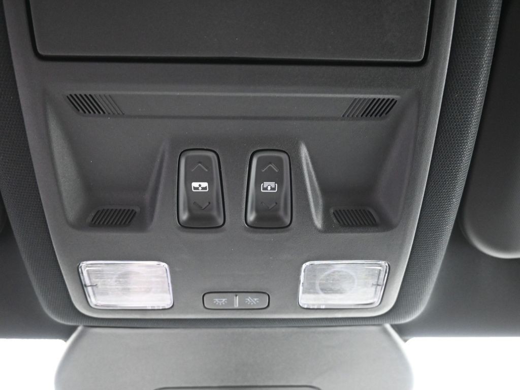 Ford Escape Hybrid Vehicle Full-screen Gallery Image 18