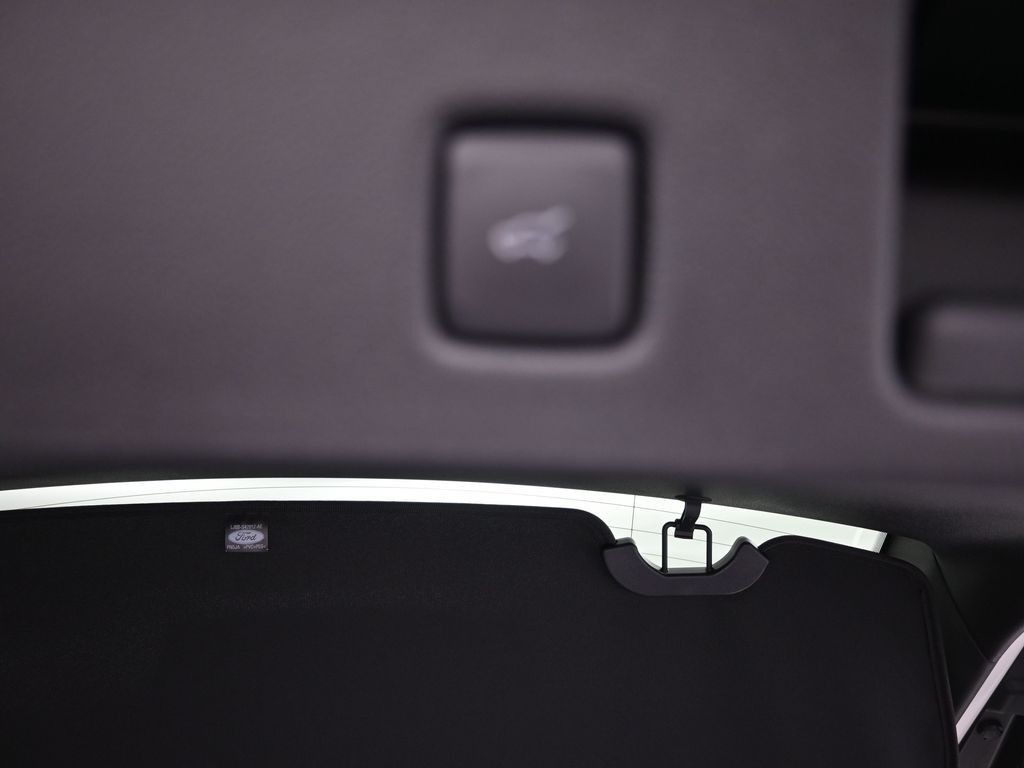 Ford Escape Hybrid Vehicle Full-screen Gallery Image 21