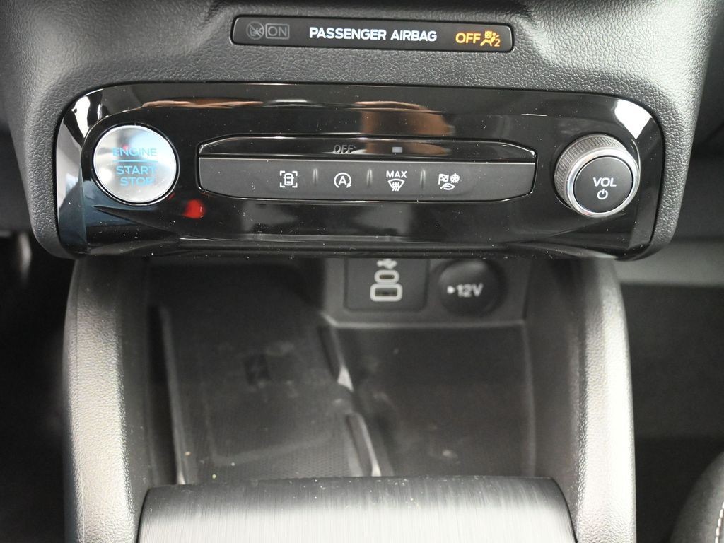 Ford Escape Vehicle Full-screen Gallery Image 12