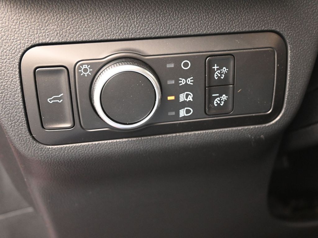 Ford Escape Vehicle Full-screen Gallery Image 18
