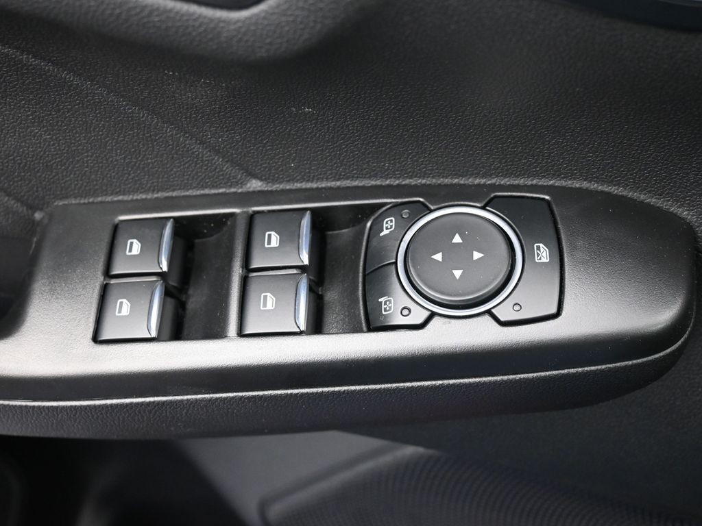 Ford Escape Vehicle Full-screen Gallery Image 20