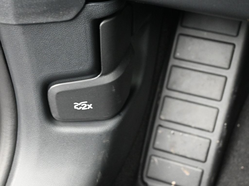 Ford Escape Vehicle Full-screen Gallery Image 22