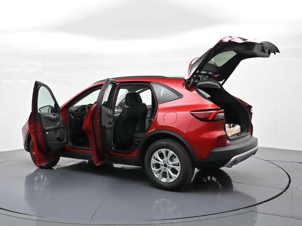 Ford Escape Vehicle Full-screen Gallery Image 32