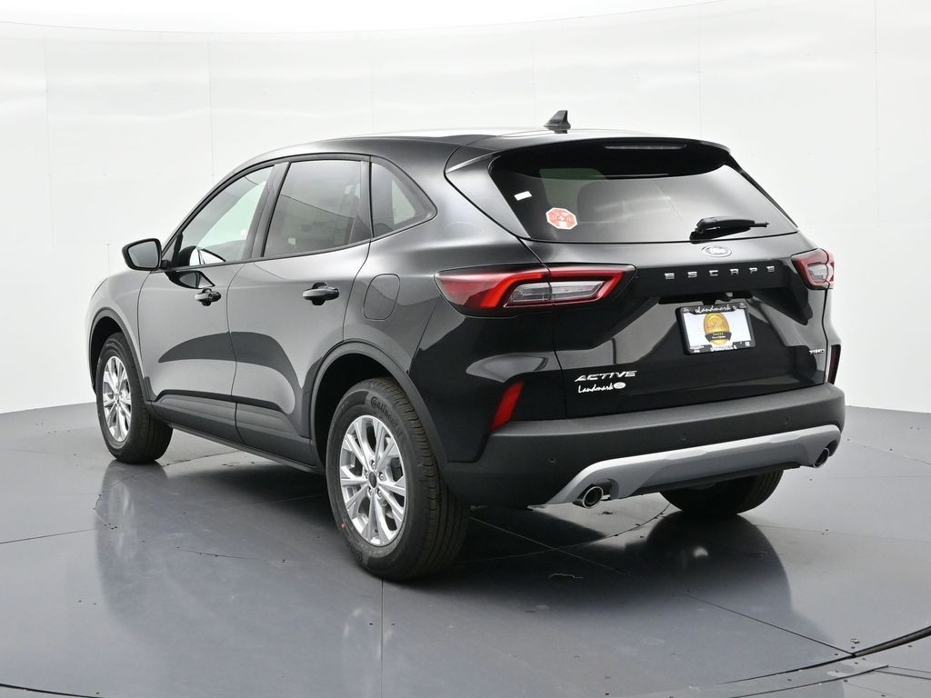 Ford Escape Vehicle Full-screen Gallery Image 8